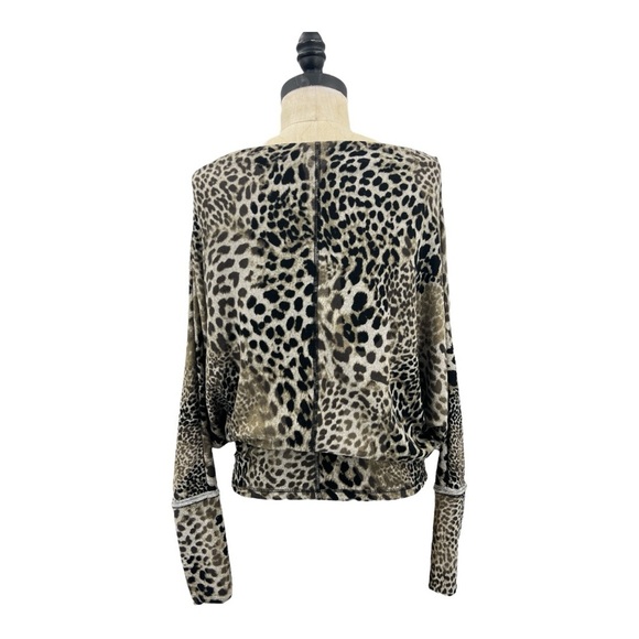 Elan Dolan sleeve fitted waist, Boat neck animal print top - Picture 3 of 11